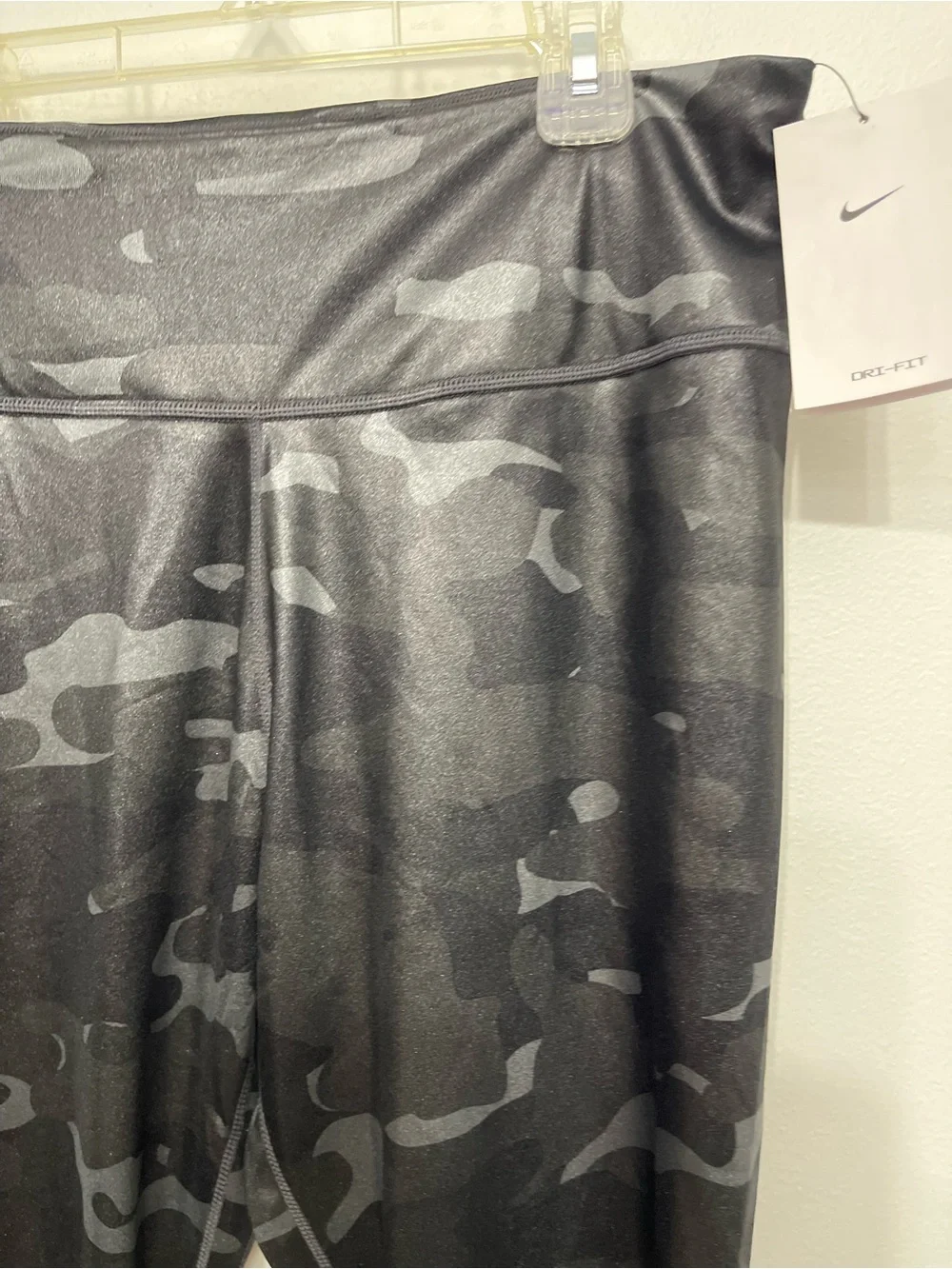 $70 NWT Nike Dri-FIT One Womens Dark Smoke Grey Mid-Rise Camo Leggings